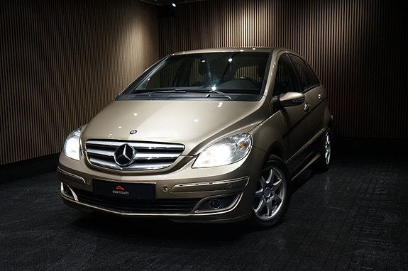 Mercedes-Benz B180 2 of 5