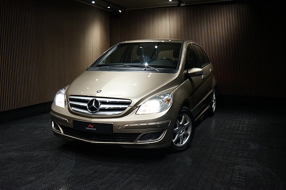 Mercedes-Benz B180 3 of 5
