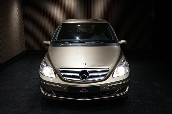 Mercedes-Benz B180 5 of 5