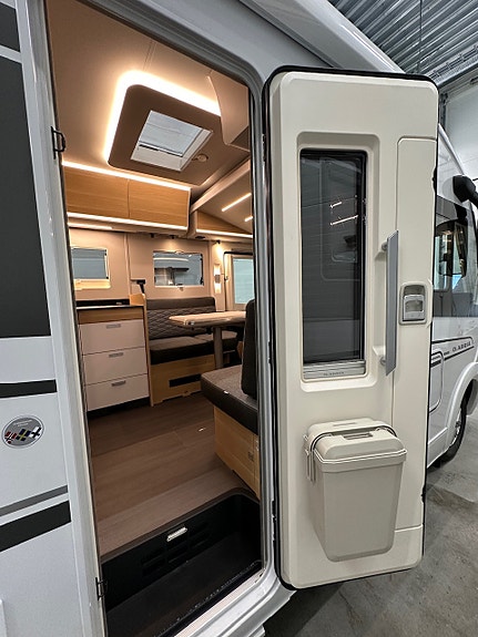 Bilde 15 av Adria SONIC 700DC. 180HK-AUT.ALDE.SOLSELLE.MARKISE.LED-KJØRELYS.EL-HANDBREKK.