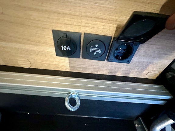 Bilde 12 av Adria SONIC 700DC. 180HK-AUT.ALDE.SOLSELLE.MARKISE.LED-KJØRELYS.EL-HANDBREKK.