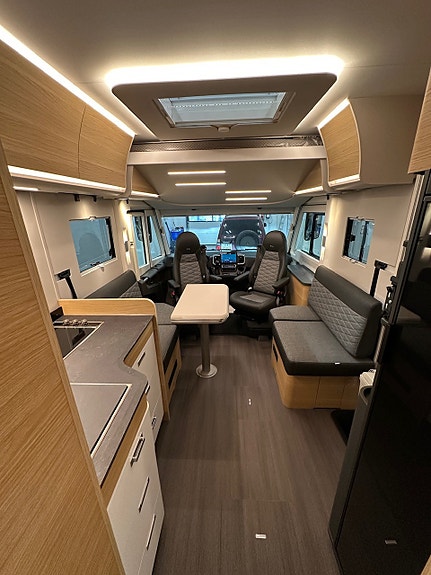 Bilde 21 av Adria SONIC 700DC. 180HK-AUT.ALDE.SOLSELLE.MARKISE.LED-KJØRELYS.EL-HANDBREKK.