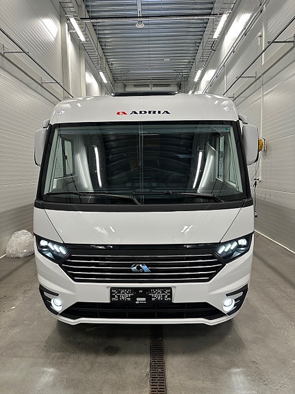 Bilde 4 av Adria SONIC 700DC. 180HK-AUT.ALDE.SOLSELLE.MARKISE.LED-KJØRELYS.EL-HANDBREKK.