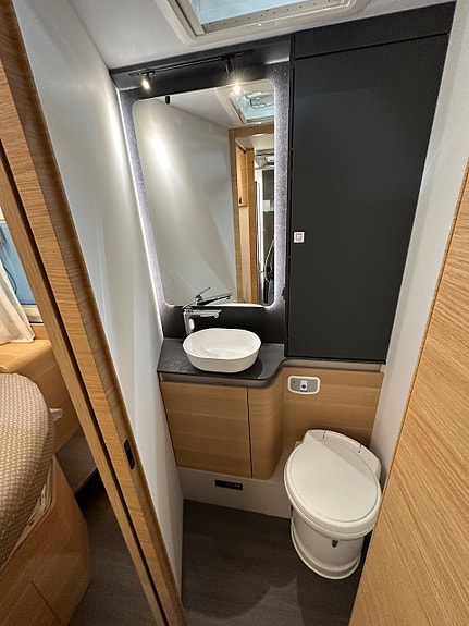Bilde 36 av Adria SONIC 700DC. 180HK-AUT.ALDE.SOLSELLE.MARKISE.LED-KJØRELYS.EL-HANDBREKK.