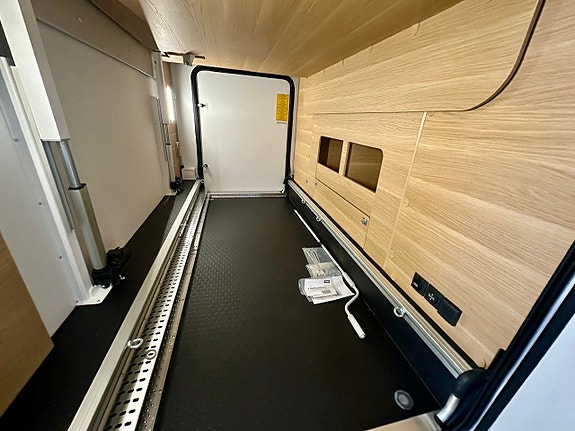 Bilde 11 av Adria SONIC 700DC. 180HK-AUT.ALDE.SOLSELLE.MARKISE.LED-KJØRELYS.EL-HANDBREKK.