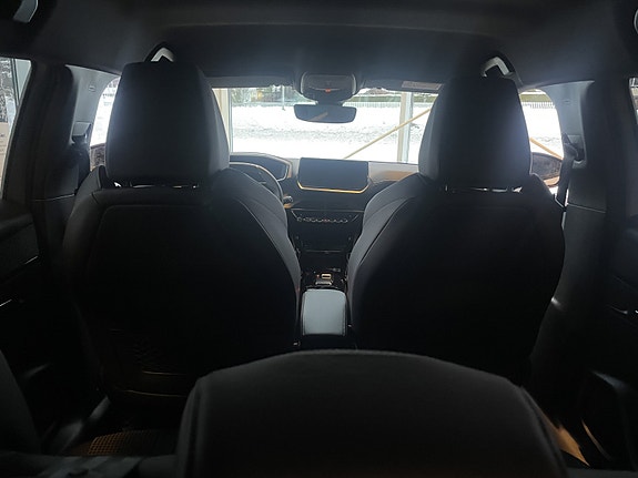 Peugeot e-2008 17 of 30