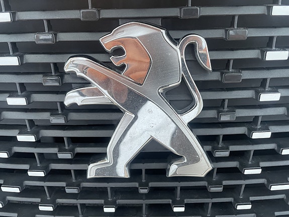 Peugeot e-2008 6 of 30