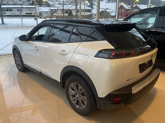 Peugeot e-2008 5 of 5