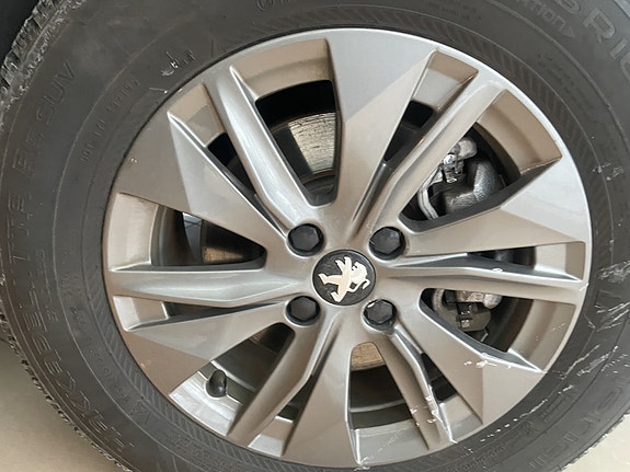 Peugeot e-2008 9 of 30