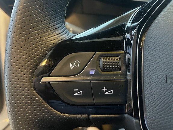 Peugeot e-2008 25 of 30