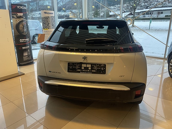 Peugeot e-2008 3 of 5