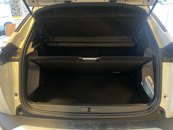 Peugeot e-2008 16 of 30