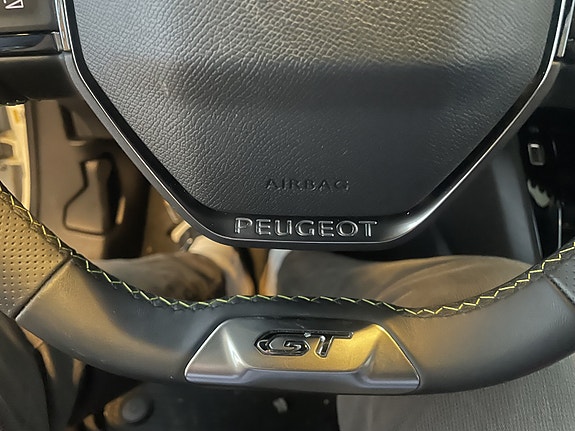 Peugeot e-2008 26 of 30