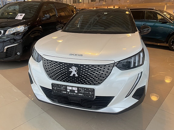 Peugeot e-2008 2 of 5