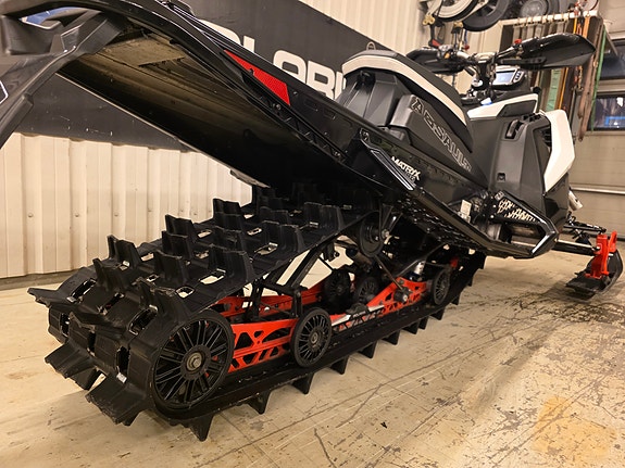 Polaris 850 Switchback Assault 8 of 11