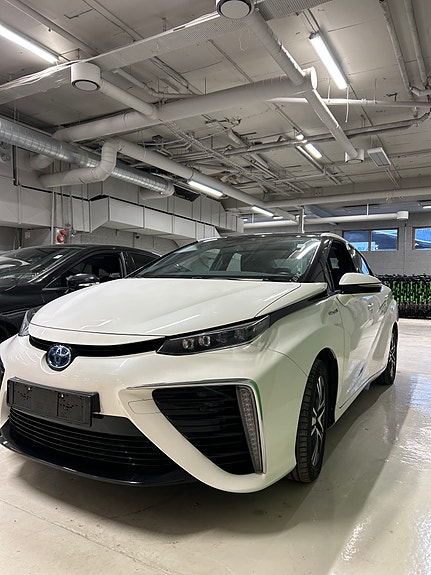 Toyota Mirai 2 of 6