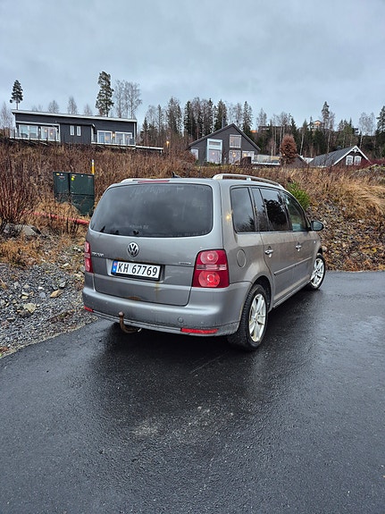 Volkswagen Touran 5 of 5