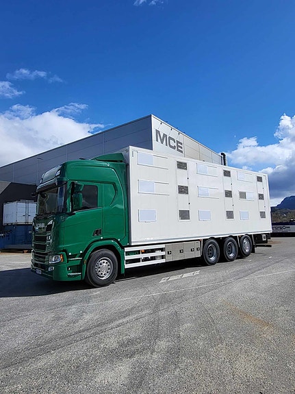 MCE produserer dyreskap tilpasset kundens behov. Bildet viser et ferdigstilt kjøretøy levert i 2025.