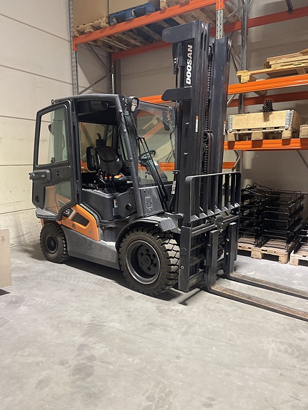 Doosan D35C-9, 3.5-tonns dieseltruck, euro 5 motor 2 of 3