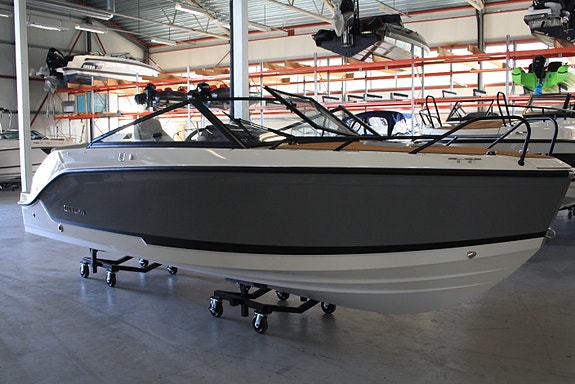 26 mod. Uttern D59 m/ hvit Mercury F150XL CF Deluxe Line
