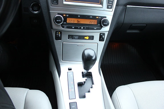 Toyota Avensis 21 of 25