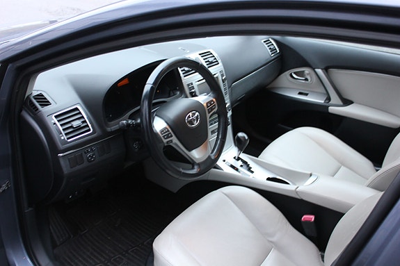Toyota Avensis 13 of 25