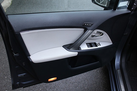 Toyota Avensis 12 of 25