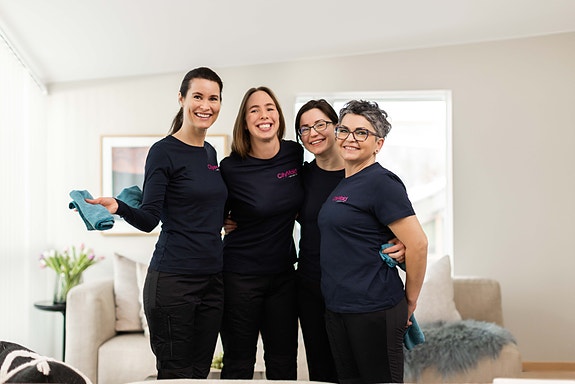 CityMaid-ansatte på jobb som smiler