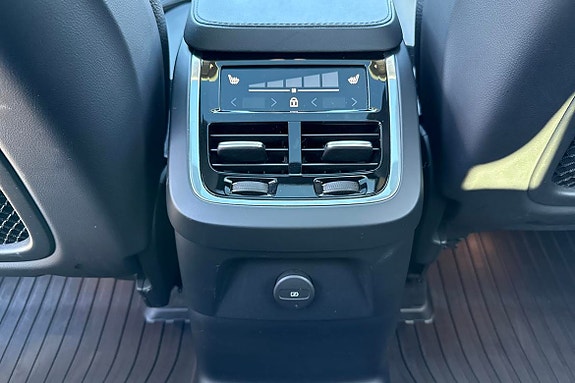 Volvo XC90 25 of 30