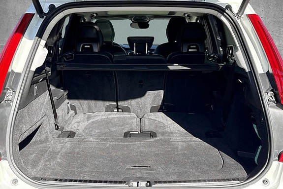 Volvo XC90 26 of 30