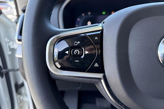 Volvo XC90 15 of 30