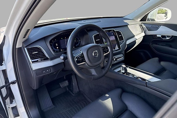 Volvo XC90 11 of 30