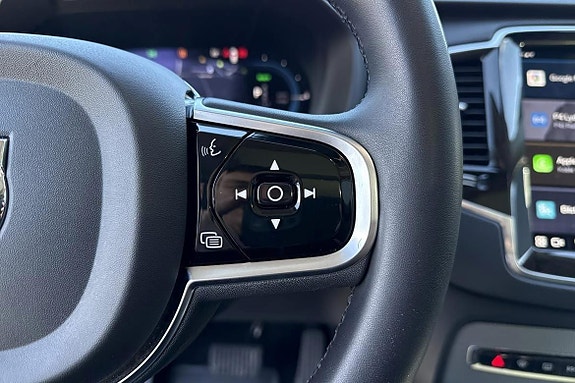 Volvo XC90 16 of 30