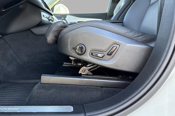 Volvo XC90 13 of 30