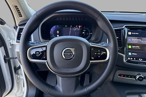 Volvo XC90 14 of 30