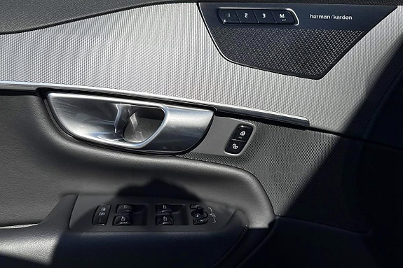 Volvo XC90 12 of 30