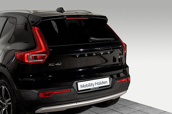 Volvo XC40 6 of 27