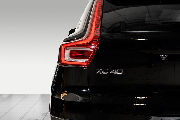 Volvo XC40 8 of 27