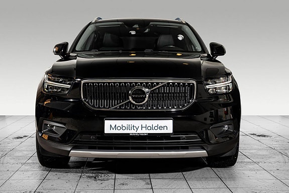 Volvo XC40 3 of 27