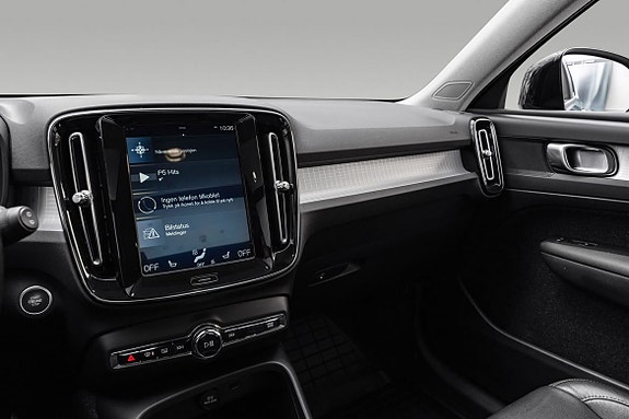 Volvo XC40 11 of 27