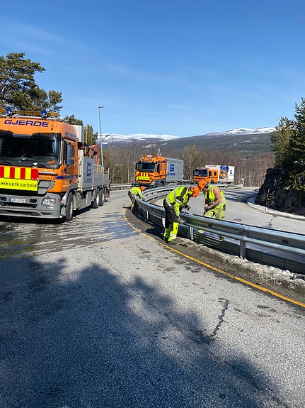 Montering av midtrekkverk