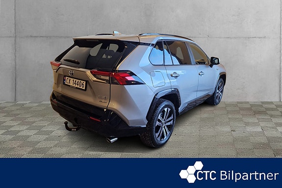 Toyota RAV4 4 of 18