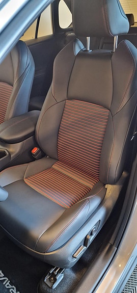 Toyota RAV4 8 of 18