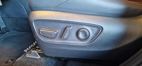 Toyota RAV4 9 of 18