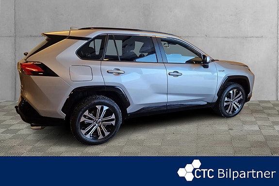 Toyota RAV4 6 of 18