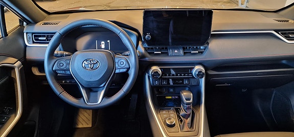 Toyota RAV4 10 of 18
