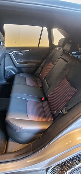 Toyota RAV4 13 of 18