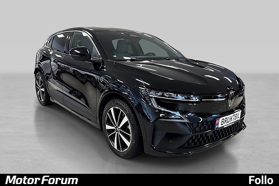 Elegant svart elbil med moderne front og skarpe linjer.