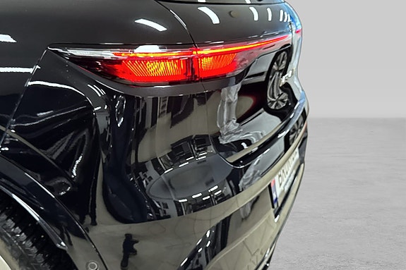 Baklys med moderne design som setter et særpreget preg.