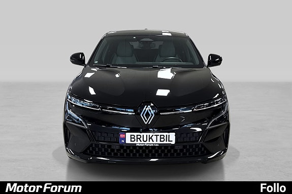 Skarpt LED-lys og imponerende frontgrill i stilrent design.